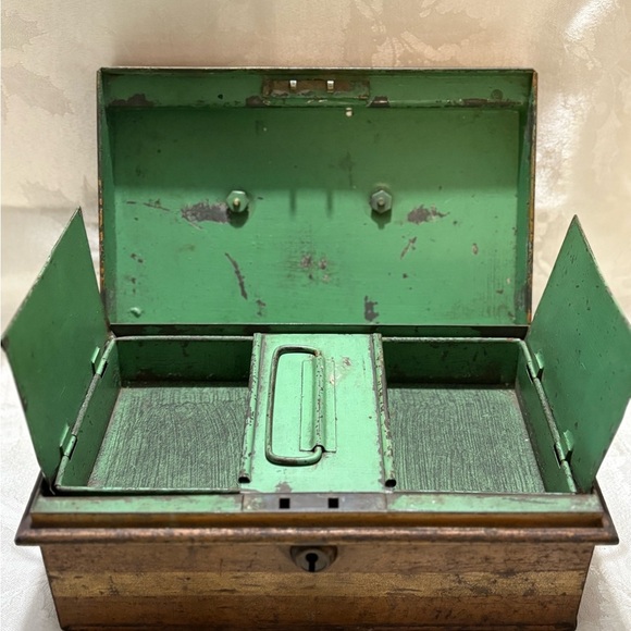 Vintage Metal Lock Box/ Decorative Box - Picture 7 of 12